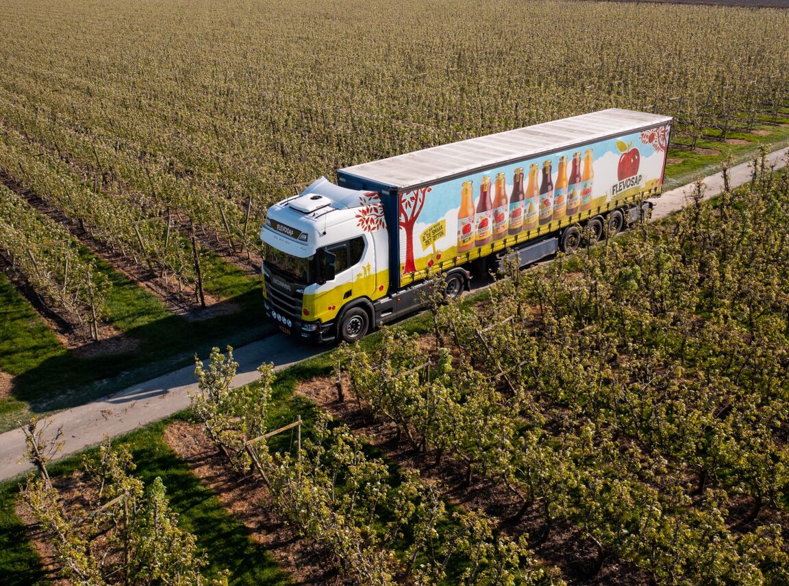 Flevosap boomgaard vrachtwagen lokaal Flevoland